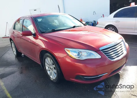 2013 Chrysler 200 Touring z USA, uszkodzony, nr VIN 1C3CCBBB4DN651868